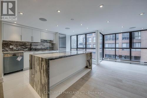 402 - 164 Cumberland Street, Toronto, ON - Indoor Photo Showing Kitchen With Upgraded Kitchen