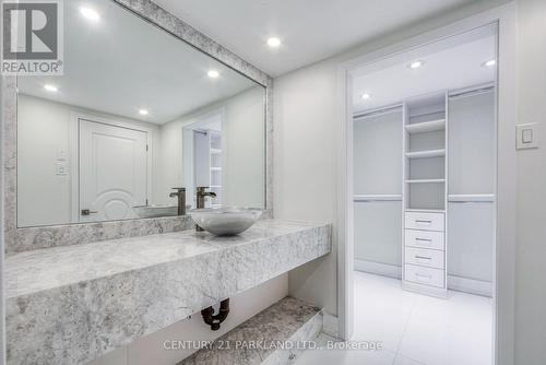402 - 164 Cumberland Street, Toronto, ON - Indoor Photo Showing Bathroom