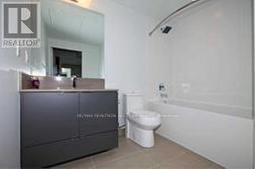 702 - 181 Dundas Street E, Toronto, ON - Indoor Photo Showing Bathroom