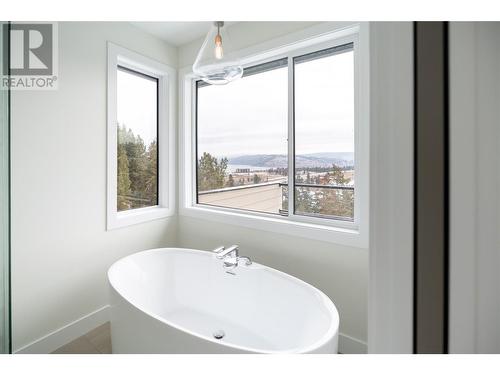 830 Westview Way Unit# 13, West Kelowna, BC - Indoor Photo Showing Bathroom