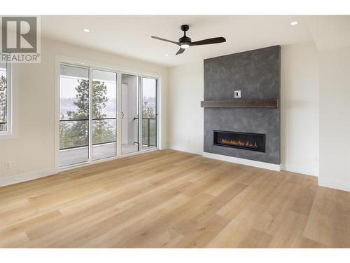 830 Westview Way Unit# 13, West Kelowna, BC - Indoor Photo Showing Living Room With Fireplace