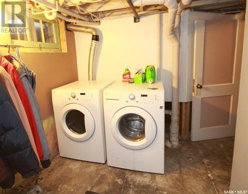 1322 96Th Street, North Battleford, SK - Indoor Photo Showing Laundry Room
