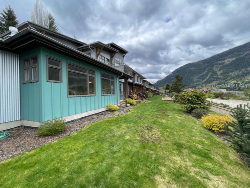22 - 1106 Seventh Street, Nelson, BC - Outdoor