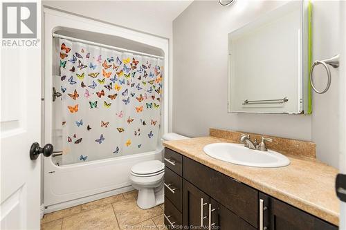 35-37 Des Frenes Crt, Dieppe, NB - Indoor Photo Showing Bathroom
