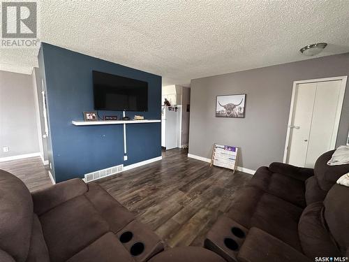 705 Katrusik Avenue, Bienfait, SK - Indoor Photo Showing Living Room