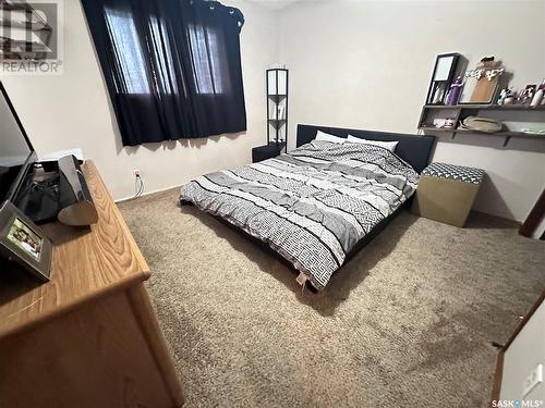 705 Katrusik Avenue, Bienfait, SK - Indoor Photo Showing Bedroom