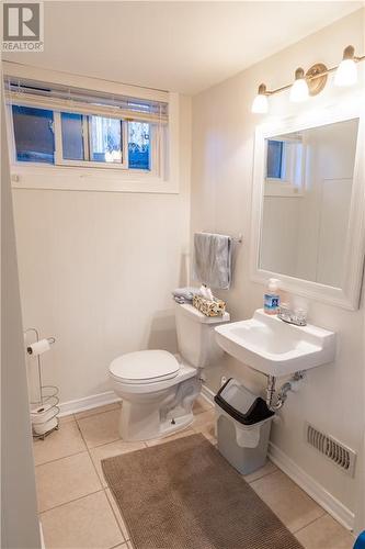 1707 Peter Street, Cornwall, ON - Indoor Photo Showing Bathroom