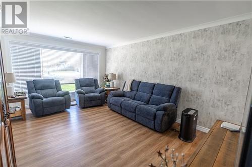 1707 Peter Street, Cornwall, ON - Indoor Photo Showing Living Room