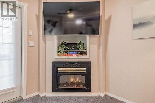 5052 Riverview Road Unit# 5009B, Fairmont Hot Springs, BC - Indoor Photo Showing Living Room With Fireplace