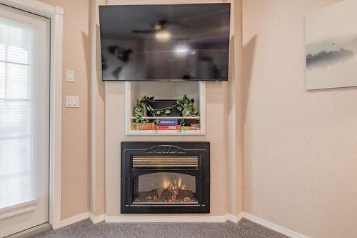 5009B - 5052 Riverview Road, Fairmont Hot Springs, BC - Indoor Photo Showing Living Room With Fireplace