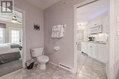 5052 Riverview Road Unit# 5009B, Fairmont Hot Springs, BC - Indoor Photo Showing Bathroom