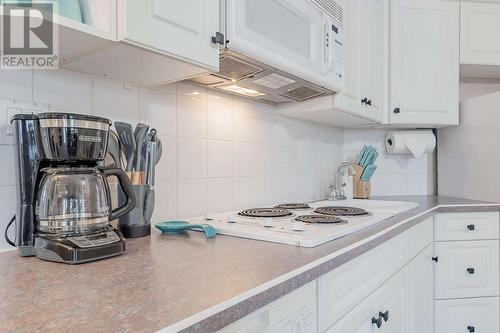 5052 Riverview Road Unit# 5009B, Fairmont Hot Springs, BC - Indoor Photo Showing Kitchen