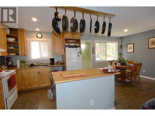 1595 Willow Street, Telkwa, BC - Indoor Photo Showing Kitchen