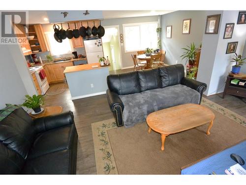 1595 Willow Street, Telkwa, BC - Indoor Photo Showing Living Room