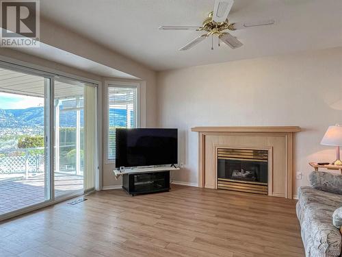 462 Ridge Road, Penticton, BC - Indoor Photo Showing Living Room With Fireplace