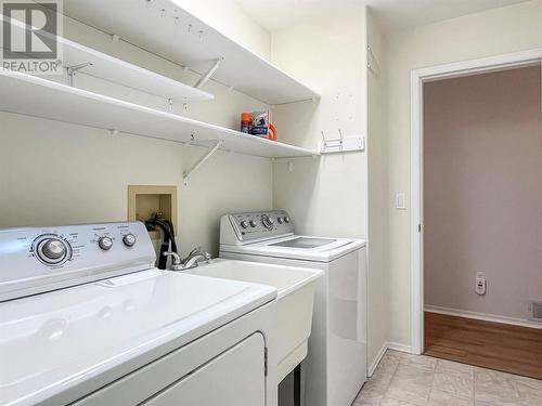 462 Ridge Road, Penticton, BC - Indoor Photo Showing Laundry Room