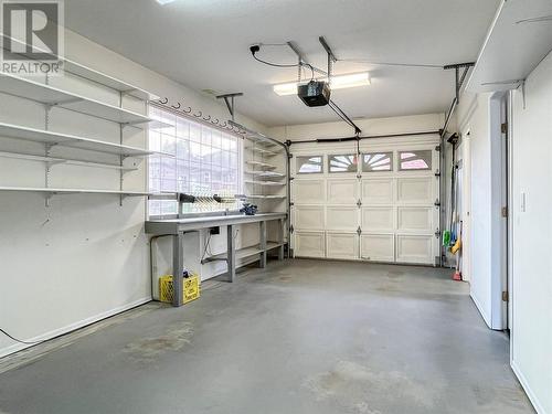462 Ridge Road, Penticton, BC - Indoor Photo Showing Garage