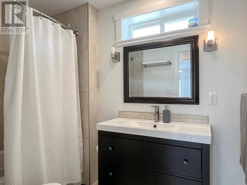 834 School Avenue, Oliver, BC - Indoor Photo Showing Bathroom