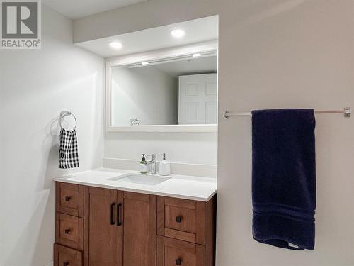 834 School Avenue, Oliver, BC - Indoor Photo Showing Bathroom