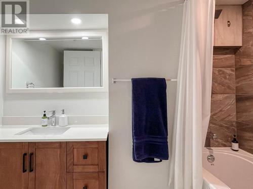 834 School Avenue, Oliver, BC - Indoor Photo Showing Bathroom