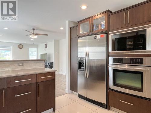 834 School Avenue, Oliver, BC - Indoor Photo Showing Kitchen