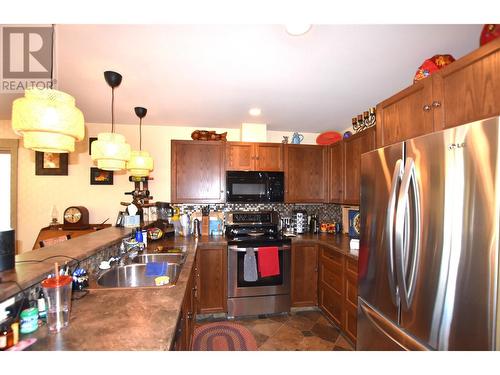 459 Ibis Avenue, Vernon, BC - Indoor Photo Showing Kitchen With Double Sink