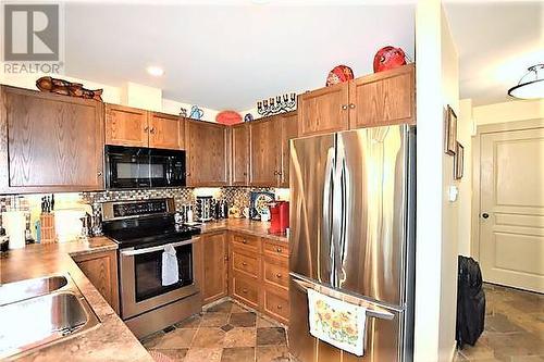 459 Ibis Avenue, Vernon, BC - Indoor Photo Showing Kitchen