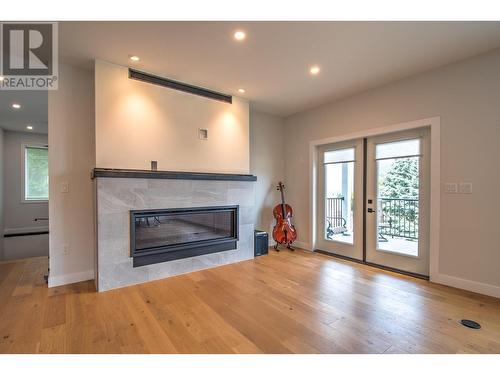 760 16 Street Se, Salmon Arm, BC - Indoor Photo Showing Living Room With Fireplace