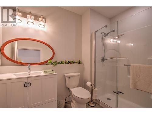 760 16 Street Se, Salmon Arm, BC - Indoor Photo Showing Bathroom