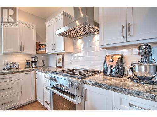 760 16 Street Se, Salmon Arm, BC - Indoor Photo Showing Kitchen With Upgraded Kitchen
