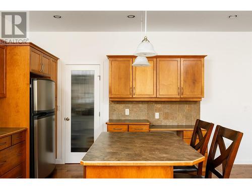 868 Arbor View Drive, Kelowna, BC - Indoor Photo Showing Kitchen