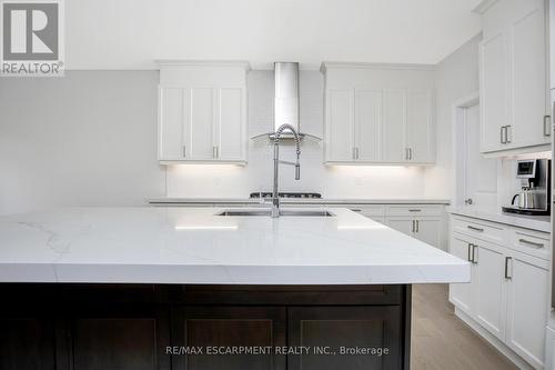 132 Drexler Avenue, Guelph/Eramosa, ON - Indoor Photo Showing Kitchen