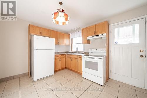 63 Deerhurst Road, Hamilton, ON - Indoor Photo Showing Kitchen
