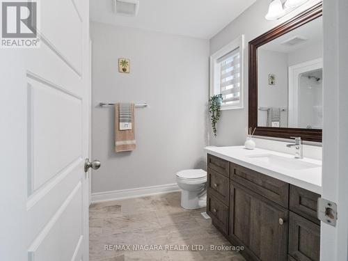 864 Burwell Street, Fort Erie, ON - Indoor Photo Showing Bathroom