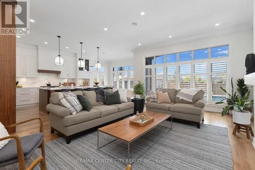 242 East Rivertrace Walk, London, ON - Indoor Photo Showing Living Room