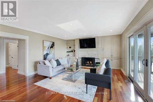 35 Clearview Heights, St. Catharines, ON - Indoor Photo Showing Living Room With Fireplace