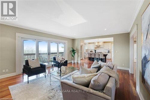 35 Clearview Heights, St. Catharines, ON - Indoor Photo Showing Living Room