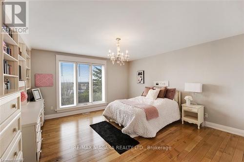 35 Clearview Heights, St. Catharines, ON - Indoor Photo Showing Bedroom