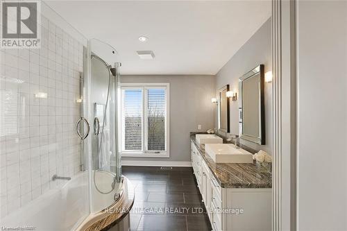 35 Clearview Heights, St. Catharines, ON - Indoor Photo Showing Bathroom