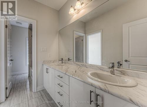300 Forest Creek Drive, Kitchener, ON - Indoor Photo Showing Bathroom