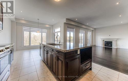 300 Forest Creek Drive, Kitchener, ON - Indoor Photo Showing Kitchen With Double Sink With Upgraded Kitchen