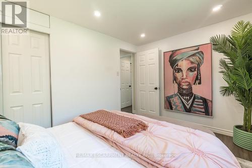 3357 Hannibal Rd, Burlington, ON - Indoor Photo Showing Bedroom