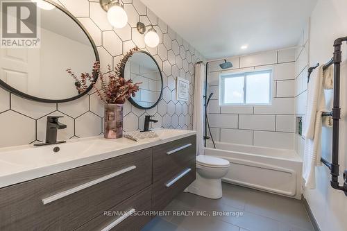 3357 Hannibal Rd, Burlington, ON - Indoor Photo Showing Bathroom