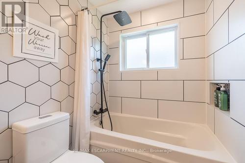 3357 Hannibal Rd, Burlington, ON - Indoor Photo Showing Bathroom
