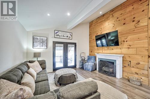1571 Lewisham Dr, Mississauga, ON - Indoor Photo Showing Living Room With Fireplace