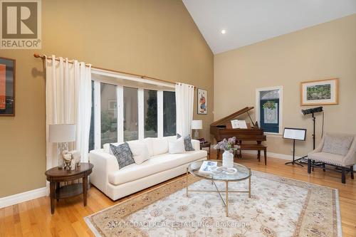 1500 Trenholme Drive, Mississauga, ON - Indoor Photo Showing Living Room
