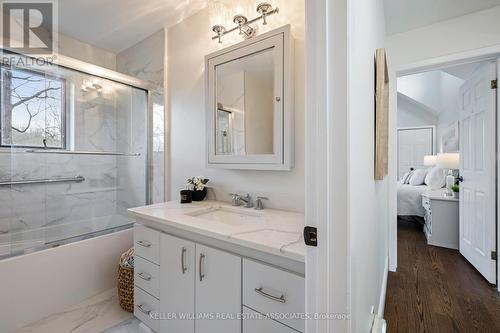 25 Tweedle Street, Halton Hills, ON - Indoor Photo Showing Bathroom