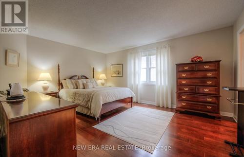 1246 Nathaniel Crescent, Burlington, ON - Indoor Photo Showing Bedroom