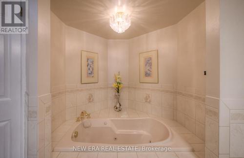 1246 Nathaniel Crescent, Burlington, ON - Indoor Photo Showing Bathroom
