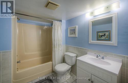 1246 Nathaniel Cres, Burlington, ON - Indoor Photo Showing Bathroom